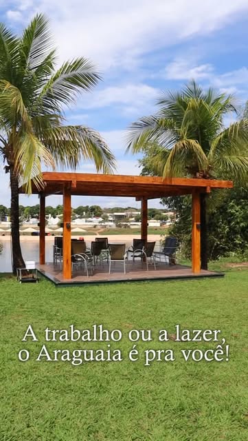 Quiosque de madeira do hotel com vista para o Rio Araguaia